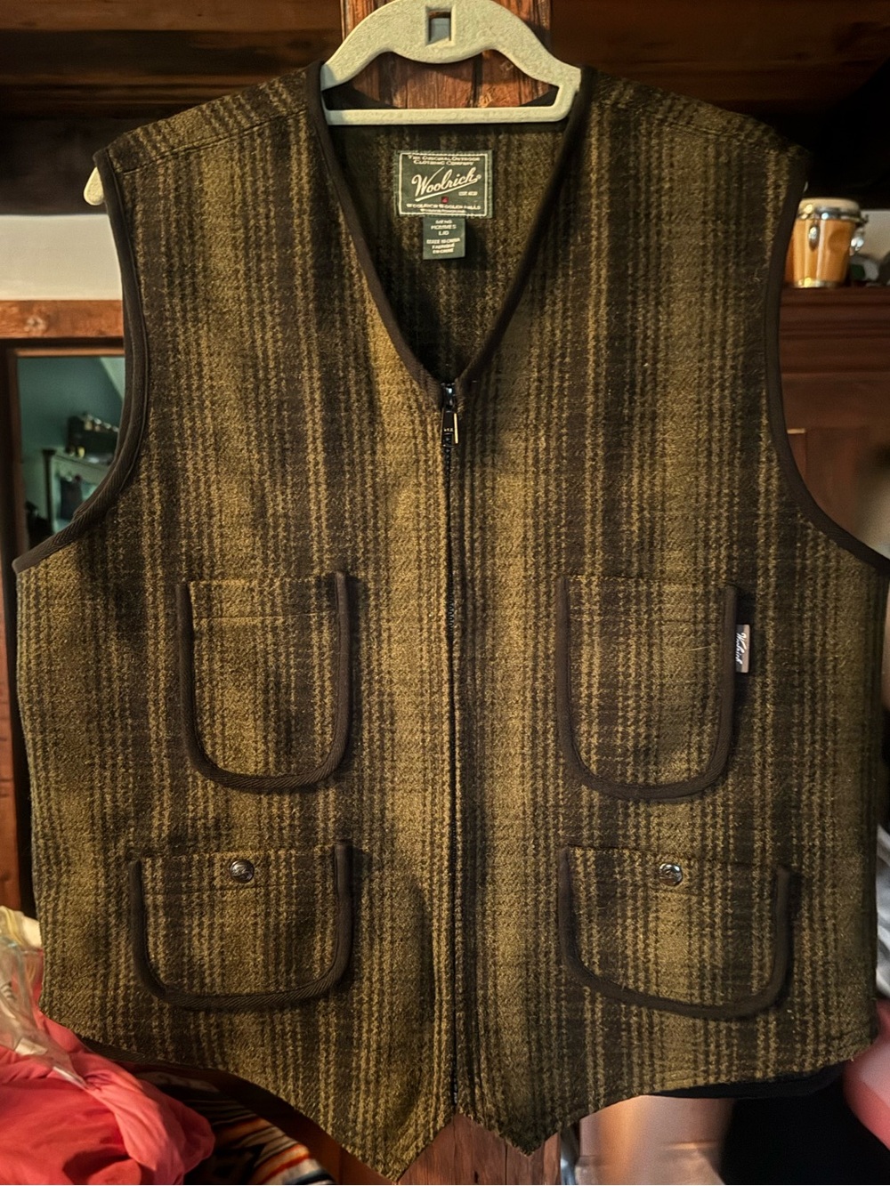 Woolrich Men's vintage 90s Olive Green Plaid Zip Vest four pocket